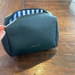 Nwot KEYLI make up bag